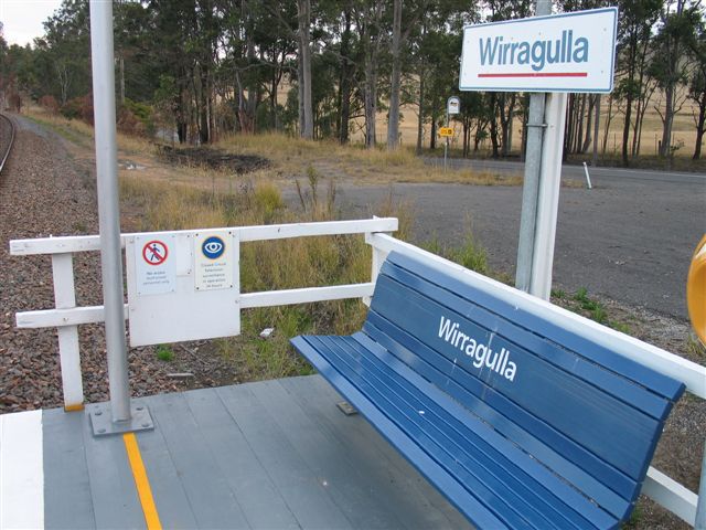 
Wirragulla platform, looking back towards Maitland.
