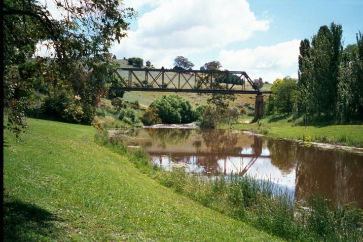 
The impressive girdered rail bridge over the Yass river.
